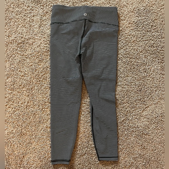 Gap fit blackout leggings - small petite - Picture 3 of 3